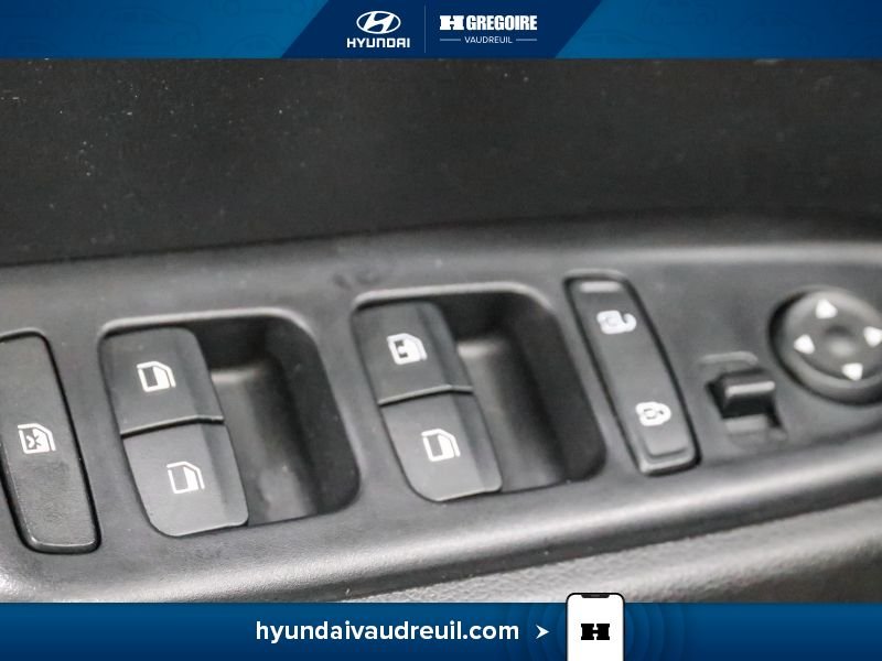 Hyundai Venue 2024 Rouge Blainville - photo #16