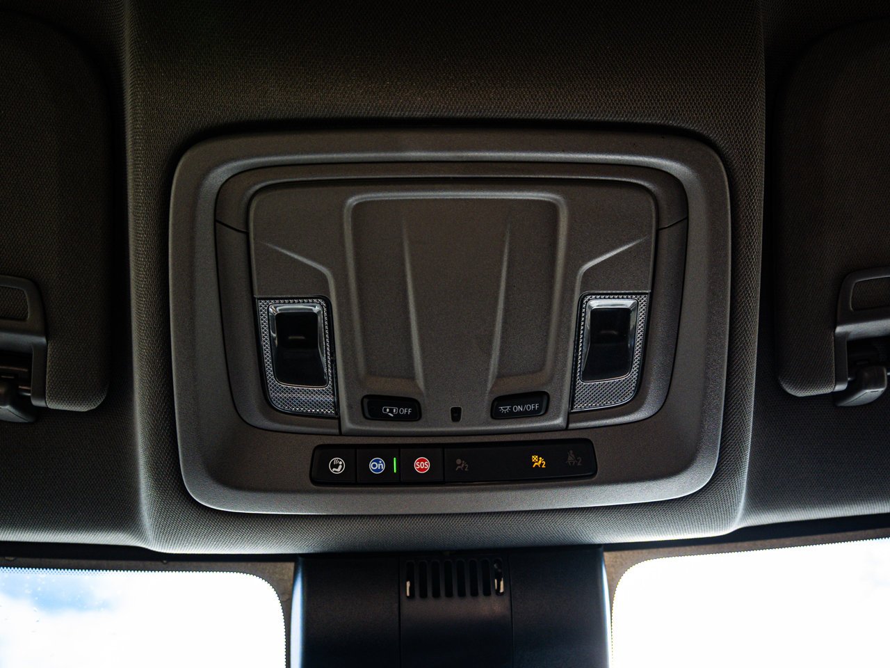 2024 Chevrolet Silverado 1500 4WD Crew Cab 147 RST White Sherwood Park - photo #26