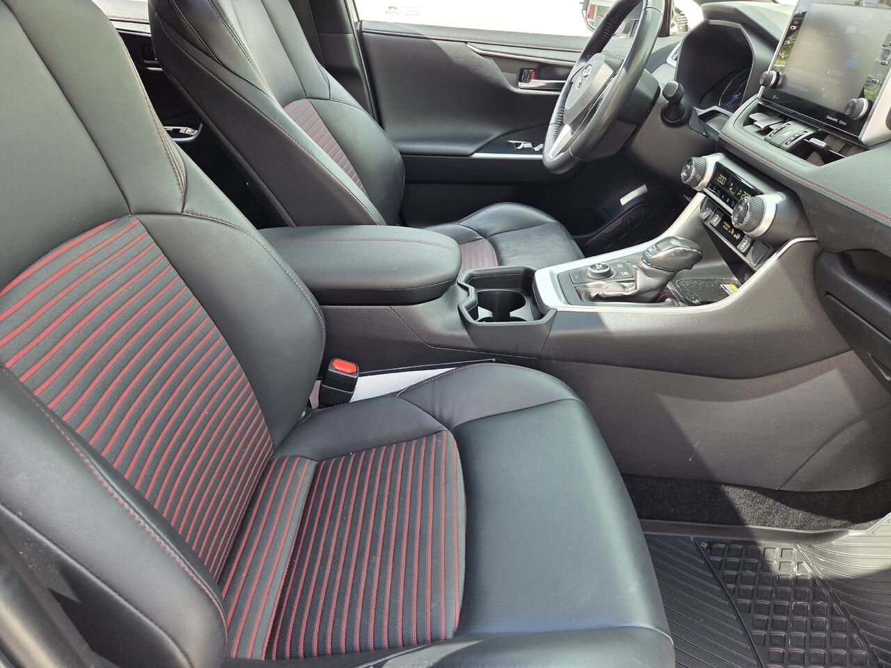 Toyota RAV4 PRIME 2021 Blanc Mont-Laurier - photo #12