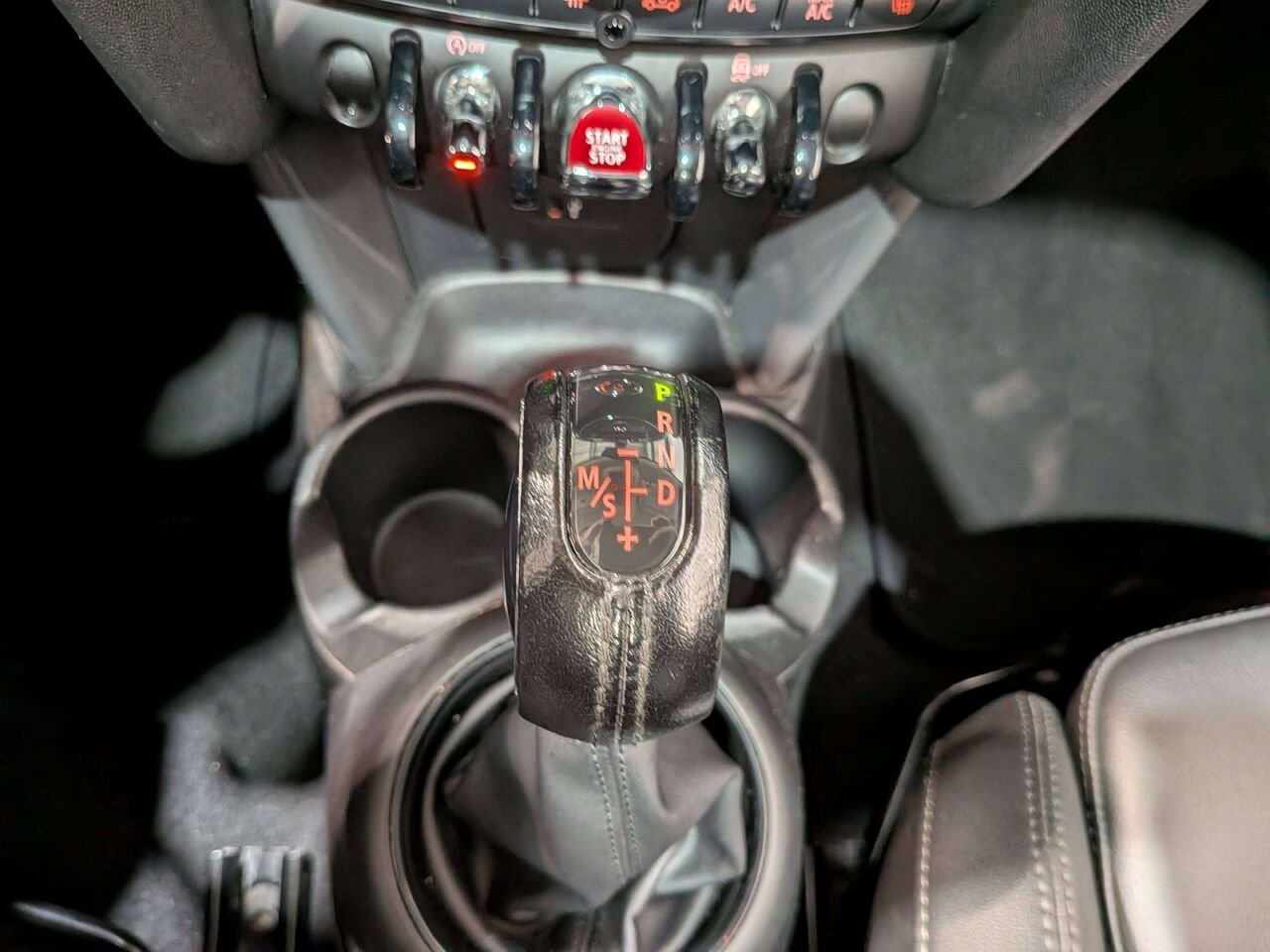 MINI 3 Door Cooper FWD 2019 Gris Val-David - photo #25