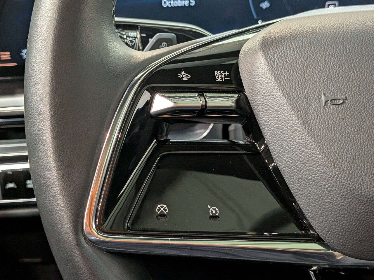 Cadillac LYRIQ 4dr Tech w/1SA 2024 Gris Val-David - photo #14