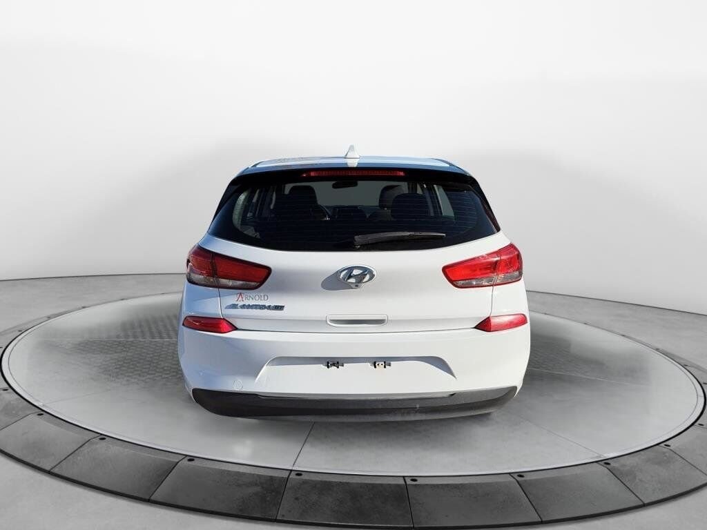 Hyundai Elantra GT GL 2018 Blanc Baie-Comeau - photo #2
