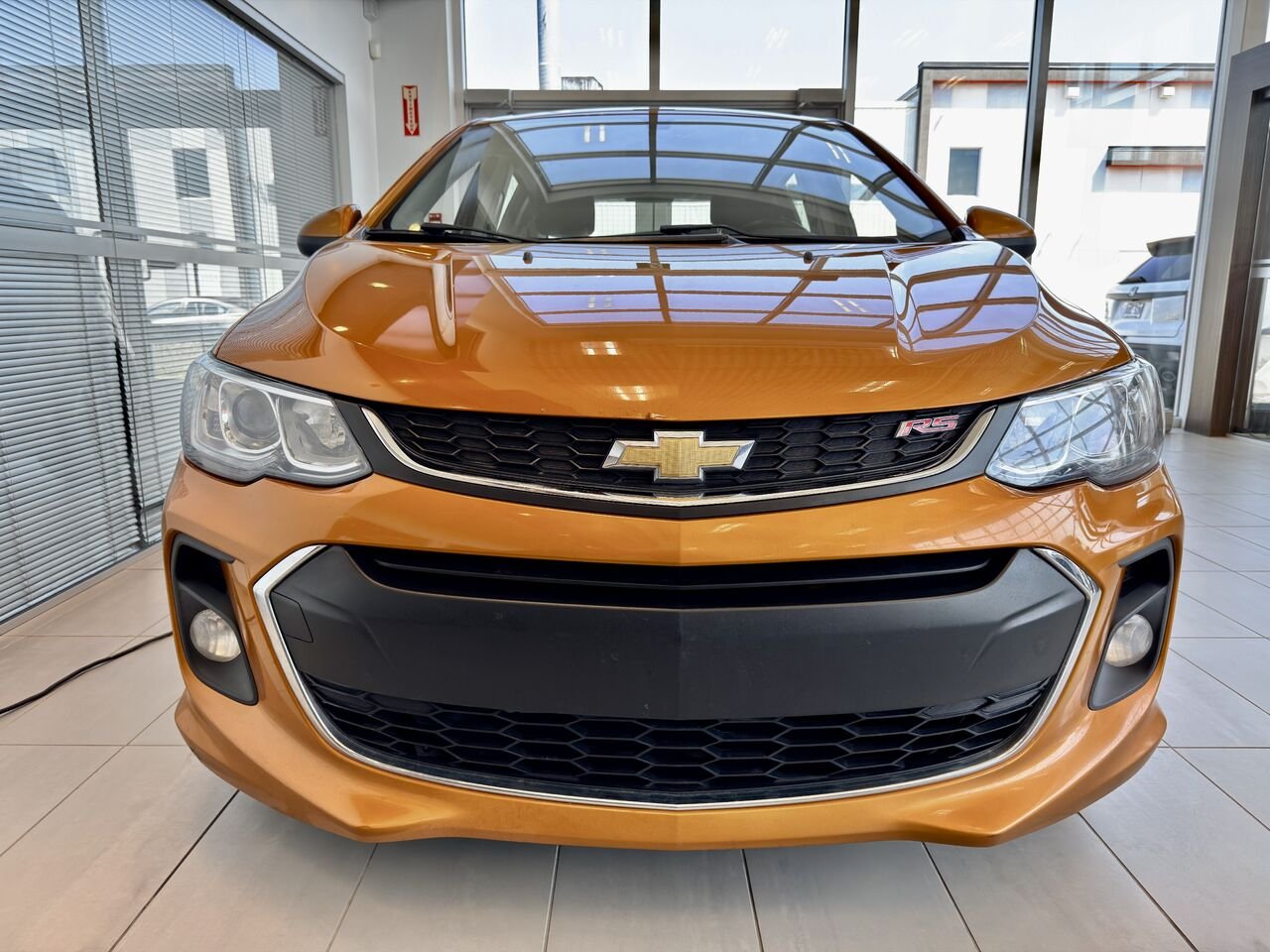 2017 Chevrolet Sonic Orange Notre-Dame-des-Prairies - photo #5