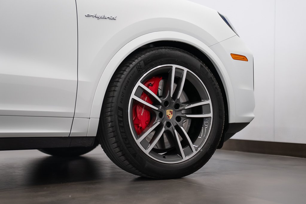 2024 Porsche Cayenne White Saint-Eustache - photo #6