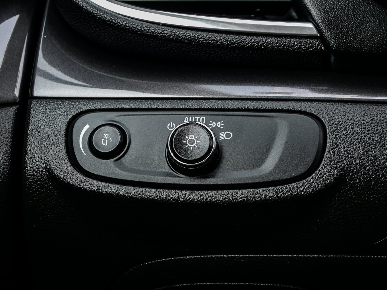 2020 Buick Encore AWD 4dr Preferred White Sherwood Park - photo #18