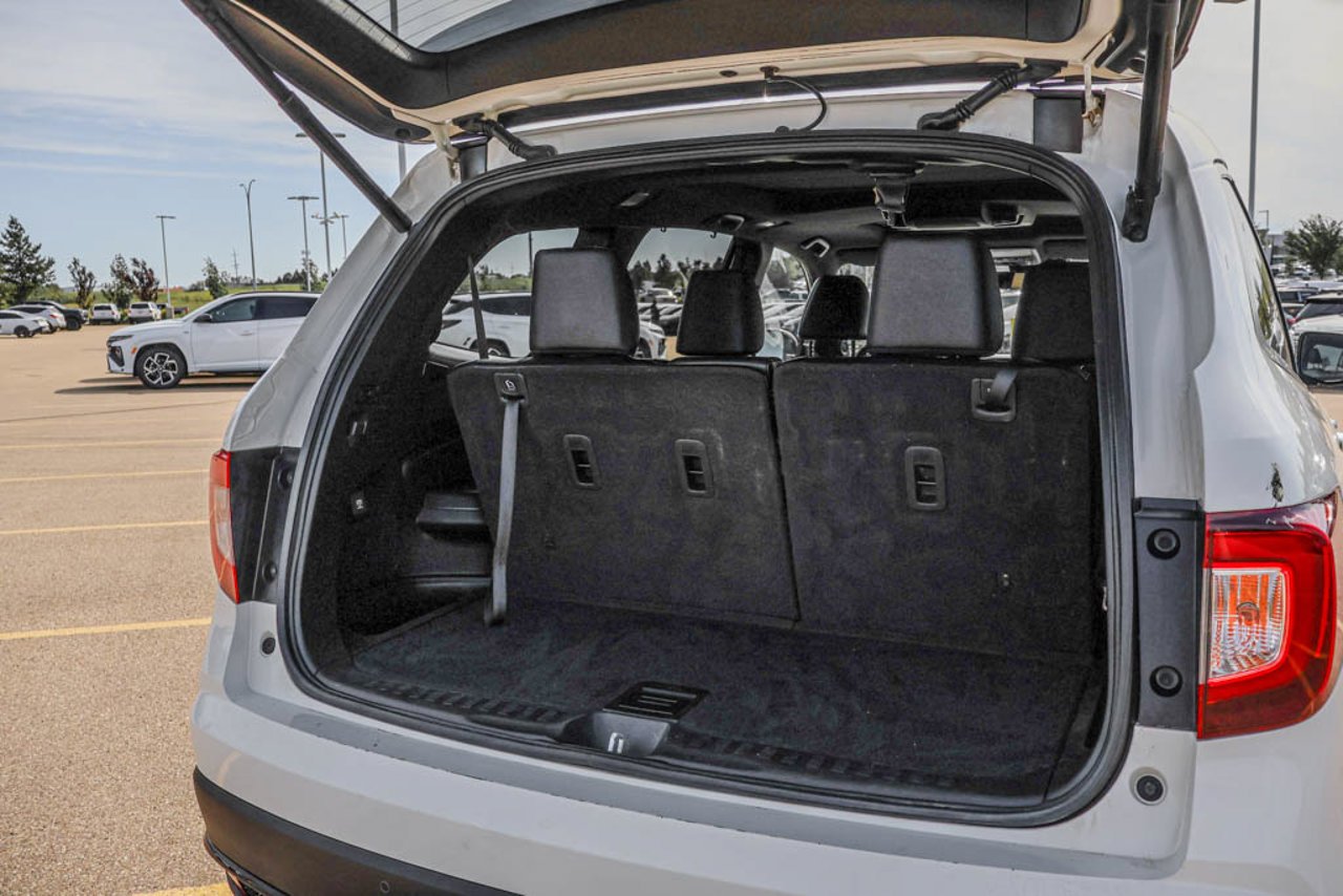 2022 Honda Pilot Black Edition AWD White Sherwood Park - photo #7