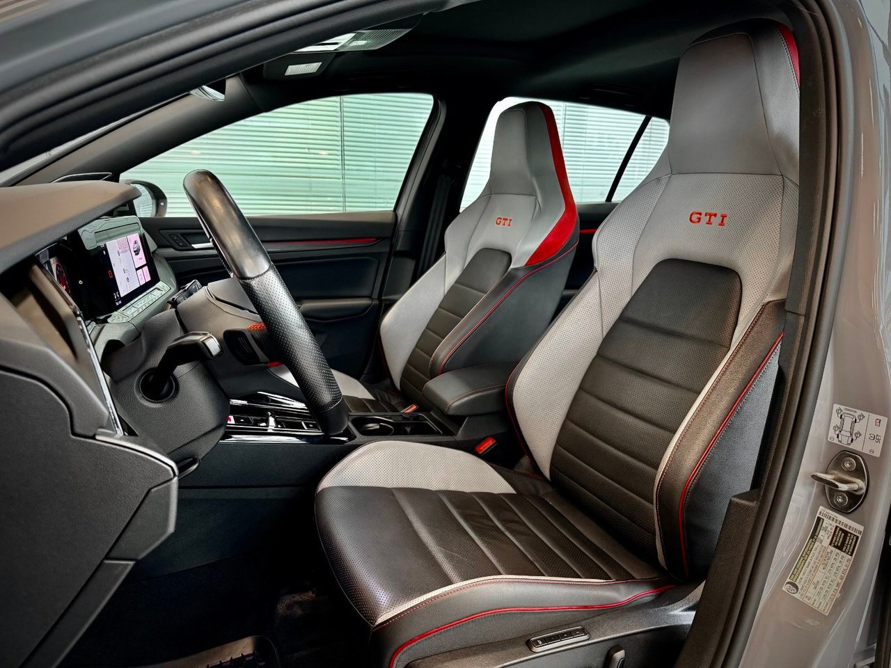 Volkswagen Golf GTI 2024 Gris Notre-Dame-des-Prairies - photo #14
