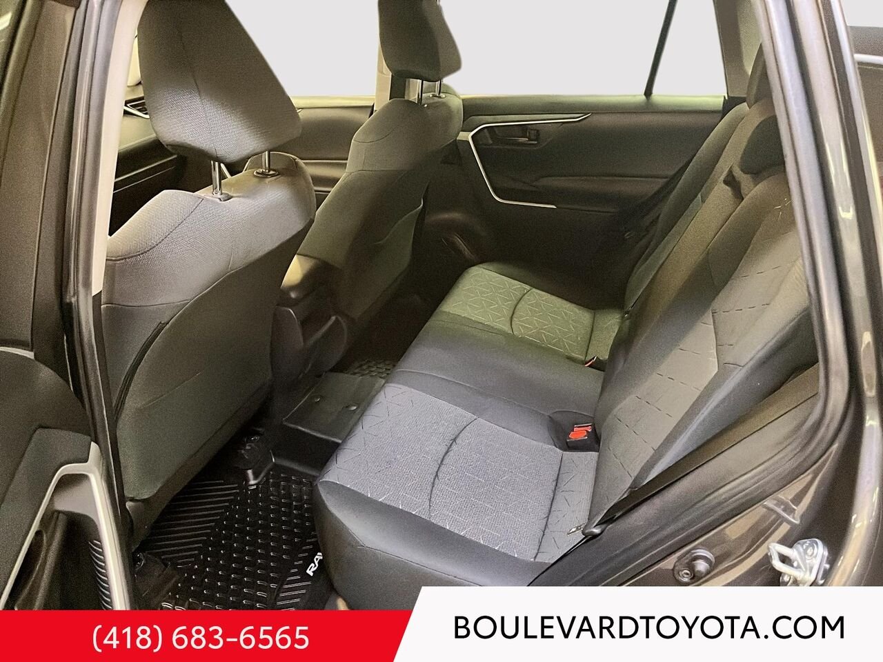 Toyota RAV4 100078A-59 | LE 2021 Gris Québec - photo #17