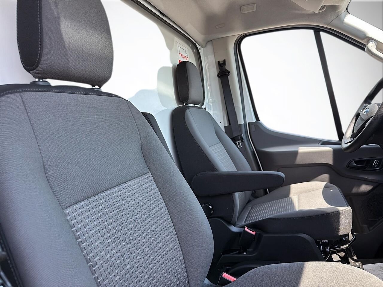 2025 Ford Transit Cutaway Oxford White Saint-Jérôme - photo #6