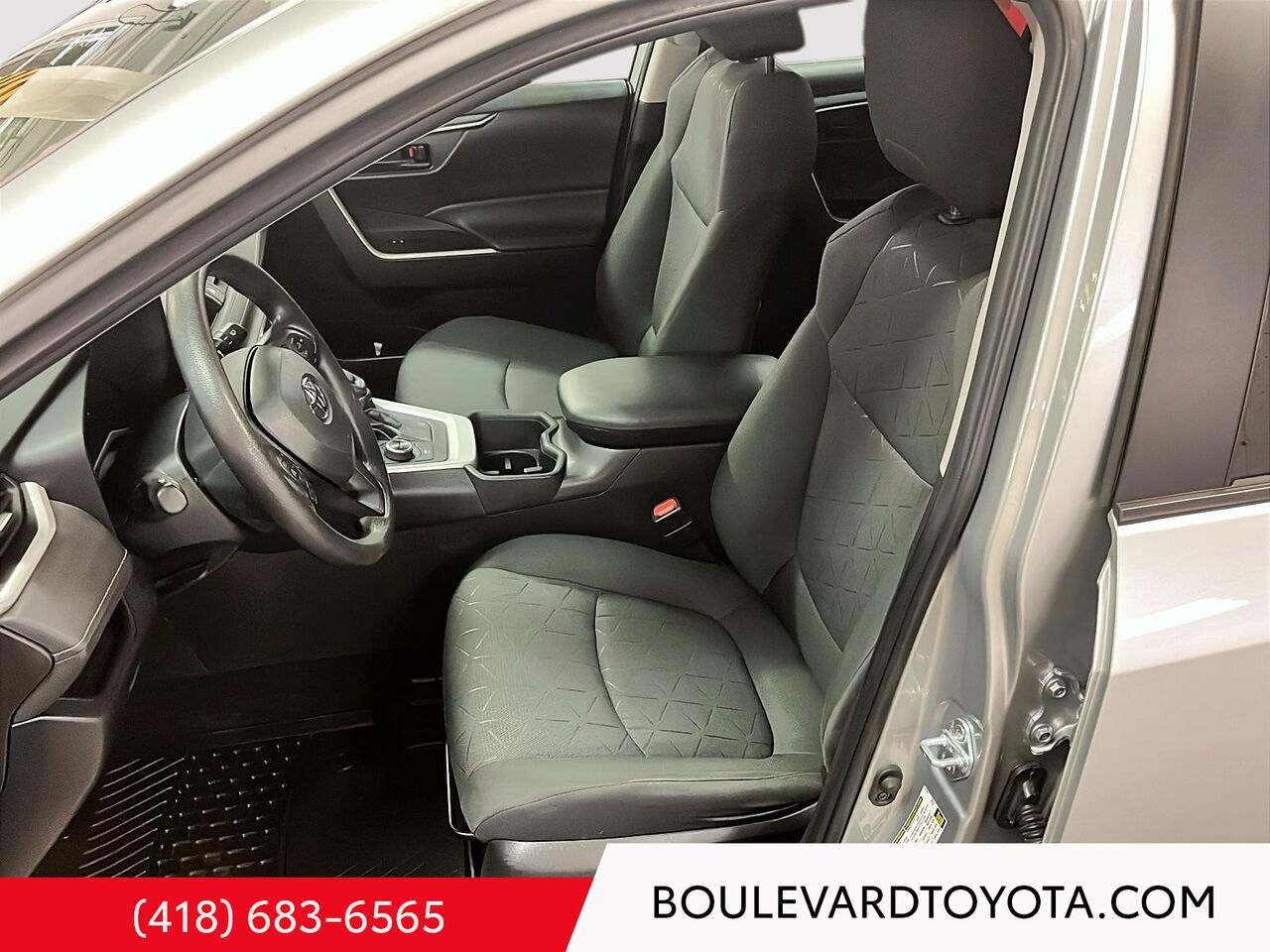 Toyota RAV4 99635A-107 | LE, HYBRIDE 2023 Ciel argent métallisé Québec - photo #8