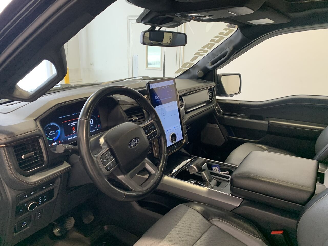 Ford F-150 Lightning LARIAT cabine SuperCrew 4RM caisse de 5,5 pi 2024 Noir Châteauguay - photo #29