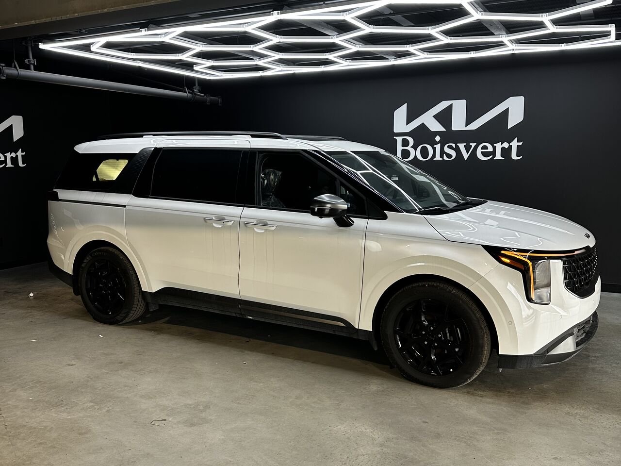 Kia Carnival 2026 Blanc neige nacré Blainville - photo #1