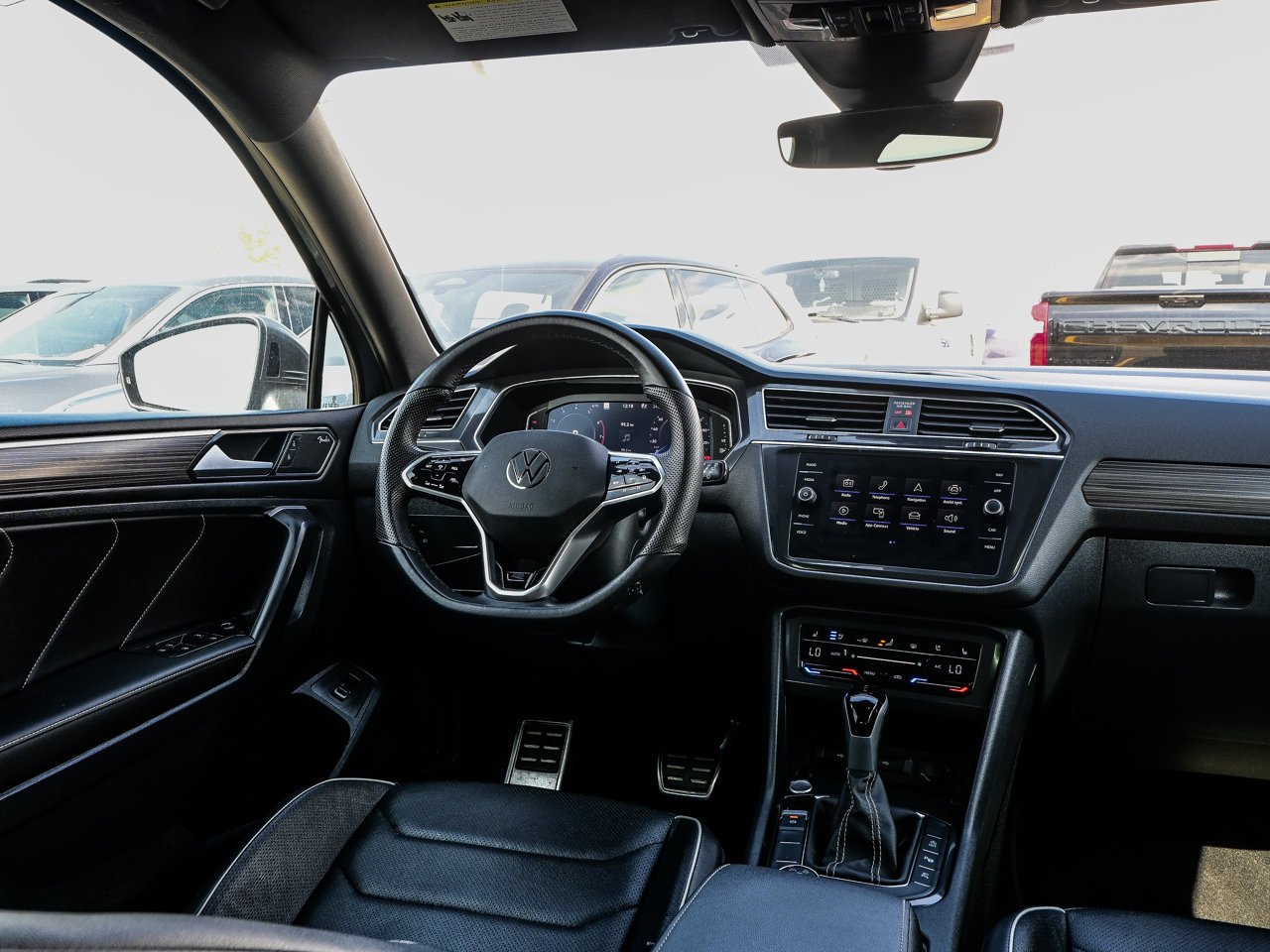 2024 Volkswagen Tiguan Highline R-Line 4MOTION Grey Sherwood Park - photo #32