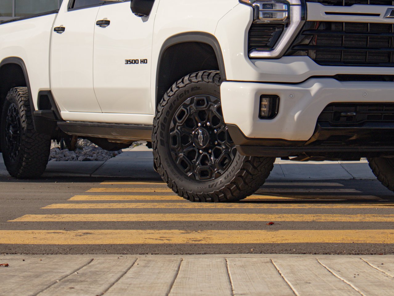 2024 Chevrolet Silverado 3500HD 4WD Crew Cab 159 LTZ White Sherwood Park - photo #5