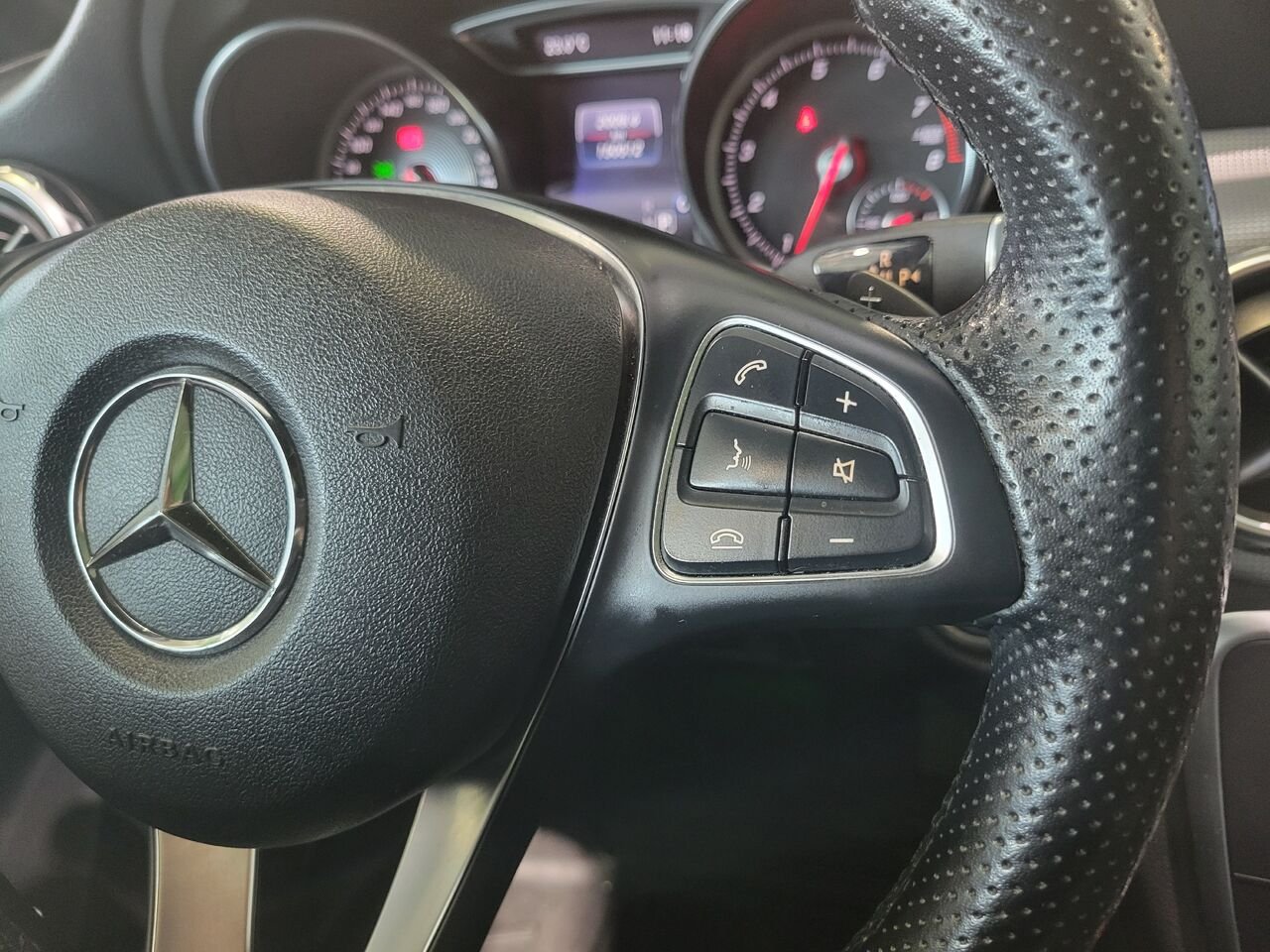 2019 Mercedes-Benz GLA White  - photo #21