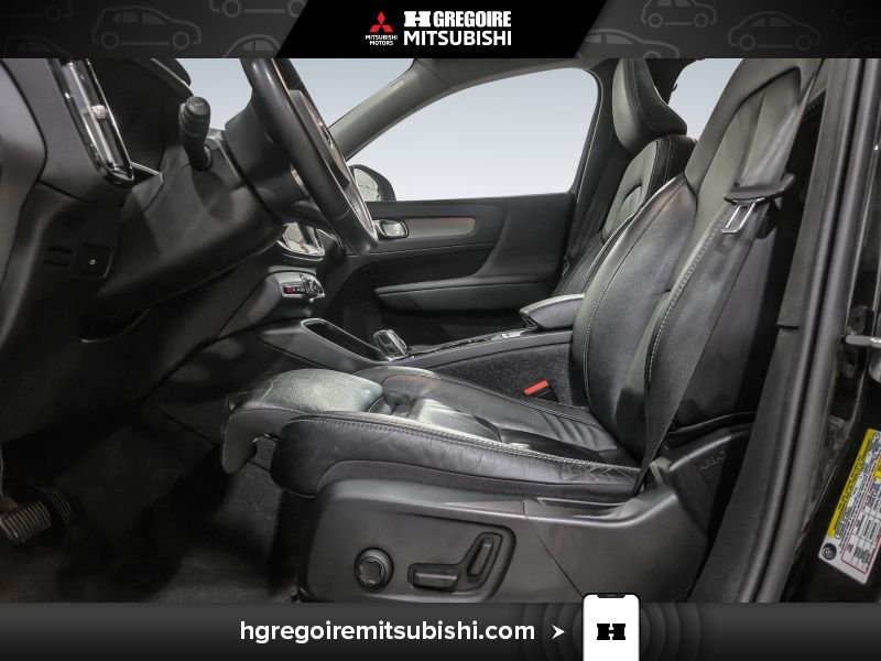 2023 Volvo XC40 Black Laval - photo #13
