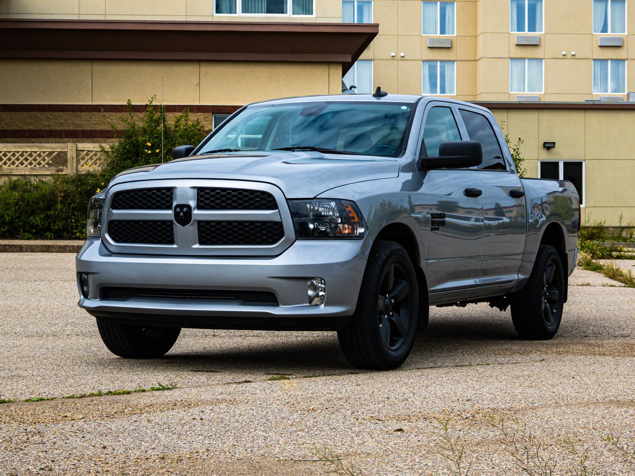 2021 Ram 1500 Classic Express 4x4 Crew Cab 5'7 Box Grey Sherwood Park - photo #3