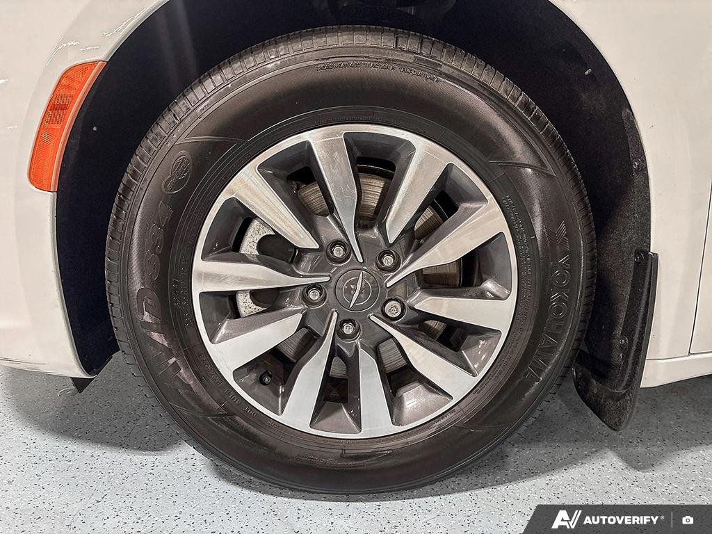 2021 Chrysler Pacifica Hybrid 2601324A | Touring L Plus White Edmonton - photo #5