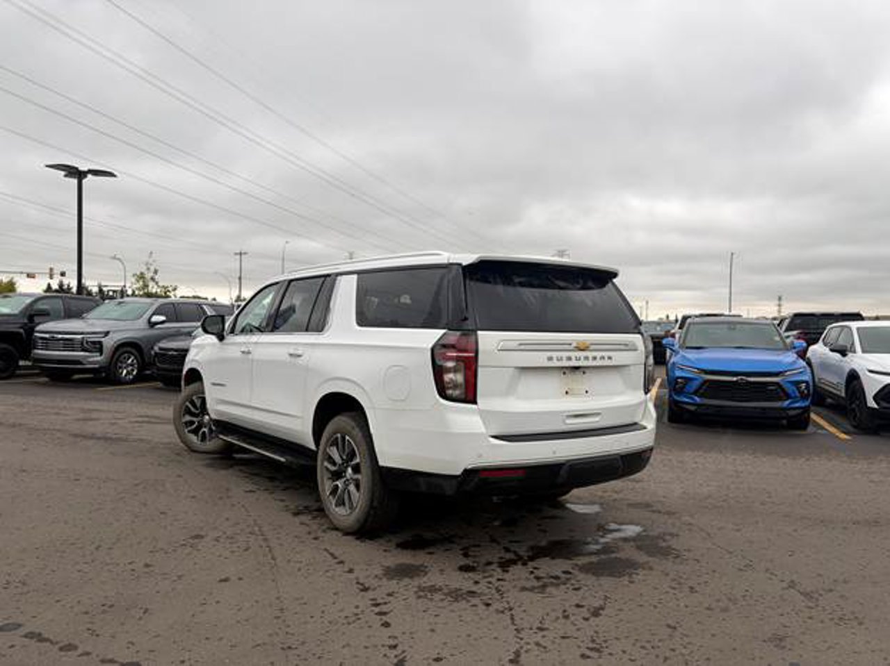 2023 Chevrolet Suburban 4WD 4dr LS White Sherwood Park - photo #3