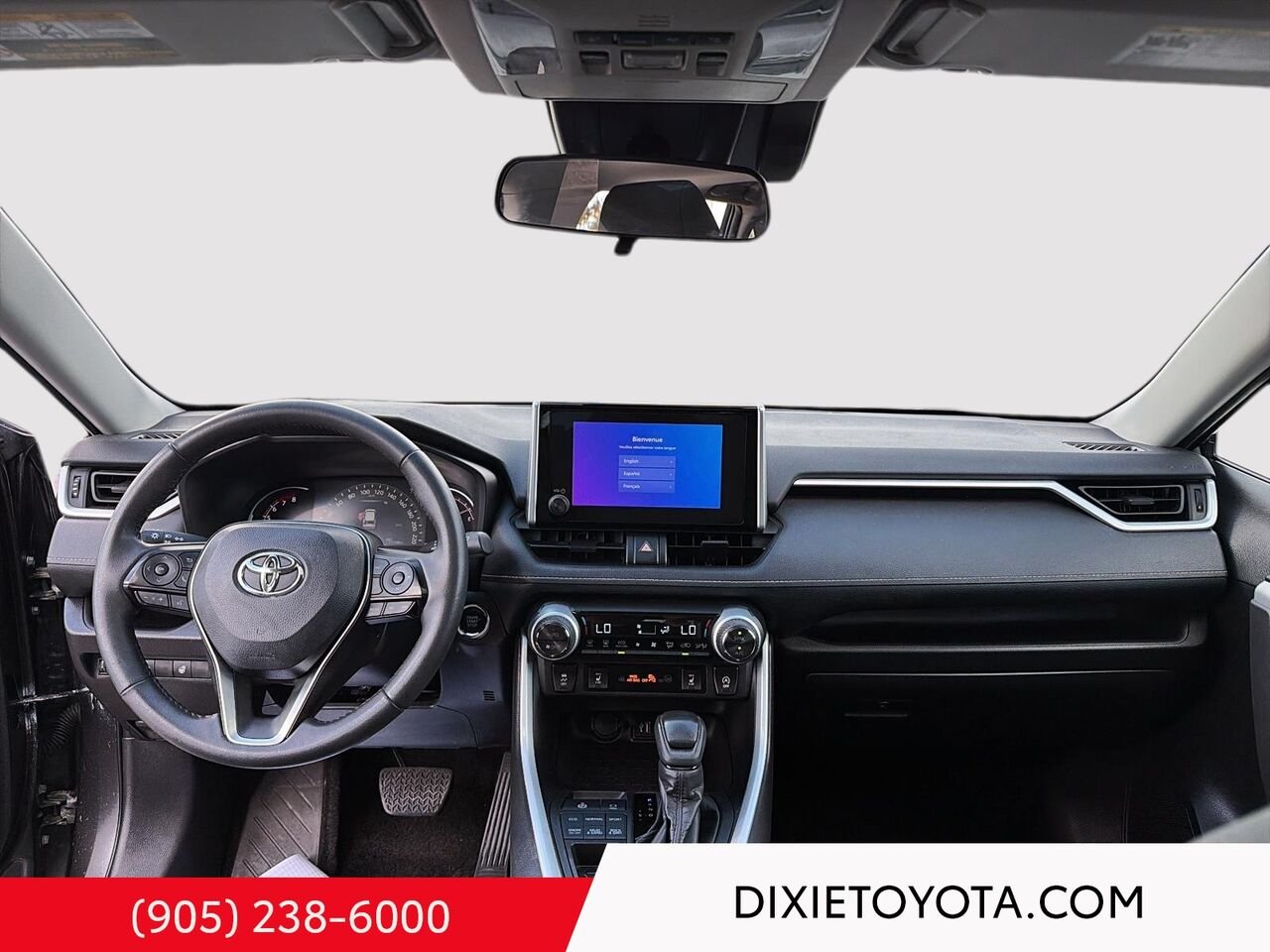 2025 Toyota RAV4 XLE AWD / HEATED SEATS / MOONROOF / ALLOY WHEELS / CARPLAY AND ANDROID AUTO Grey Mississauga - photo #17