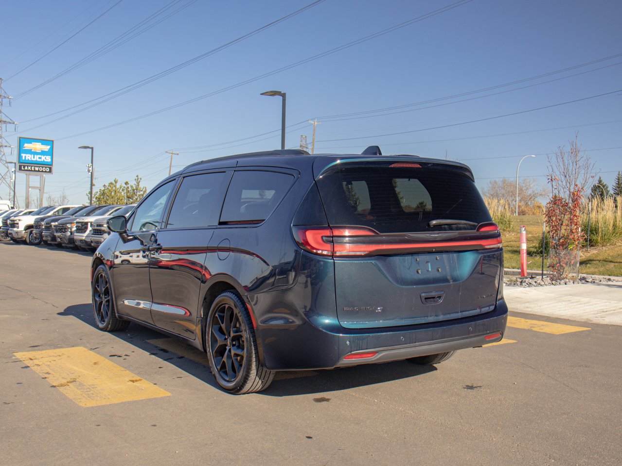 2025 Chrysler Pacifica Limited FWD Blue Sherwood Park - photo #7