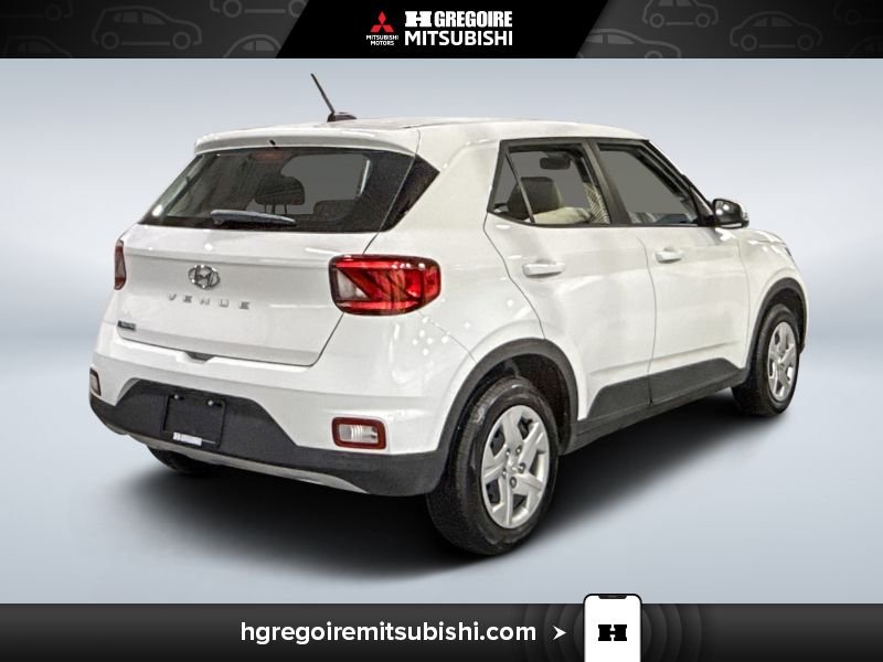 2025 Hyundai Venue White Laval - photo #8