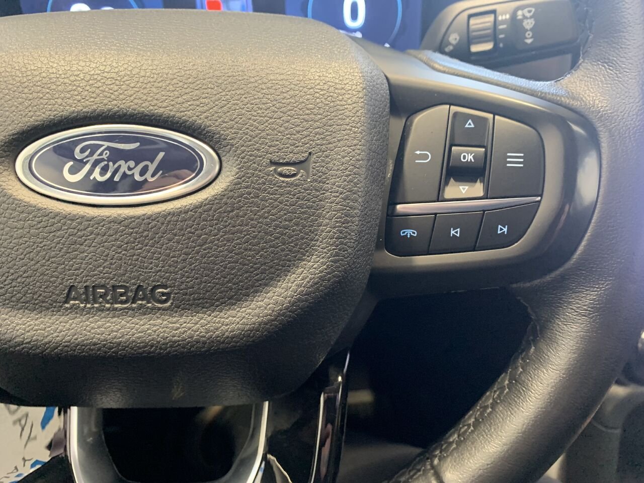 Ford RANGER LARIAT SUPERCREW 4WD LARIAT cabine SuperCrew 4RM caisse de 5 pi 2024 Noir Châteauguay - photo #40