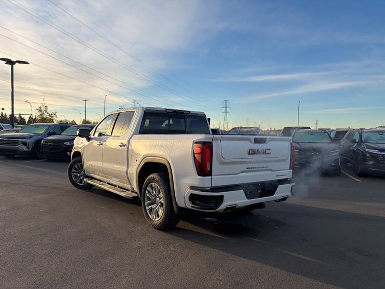 2023 GMC Sierra 1500 4WD Crew Cab 147 Denali White Sherwood Park - photo #3