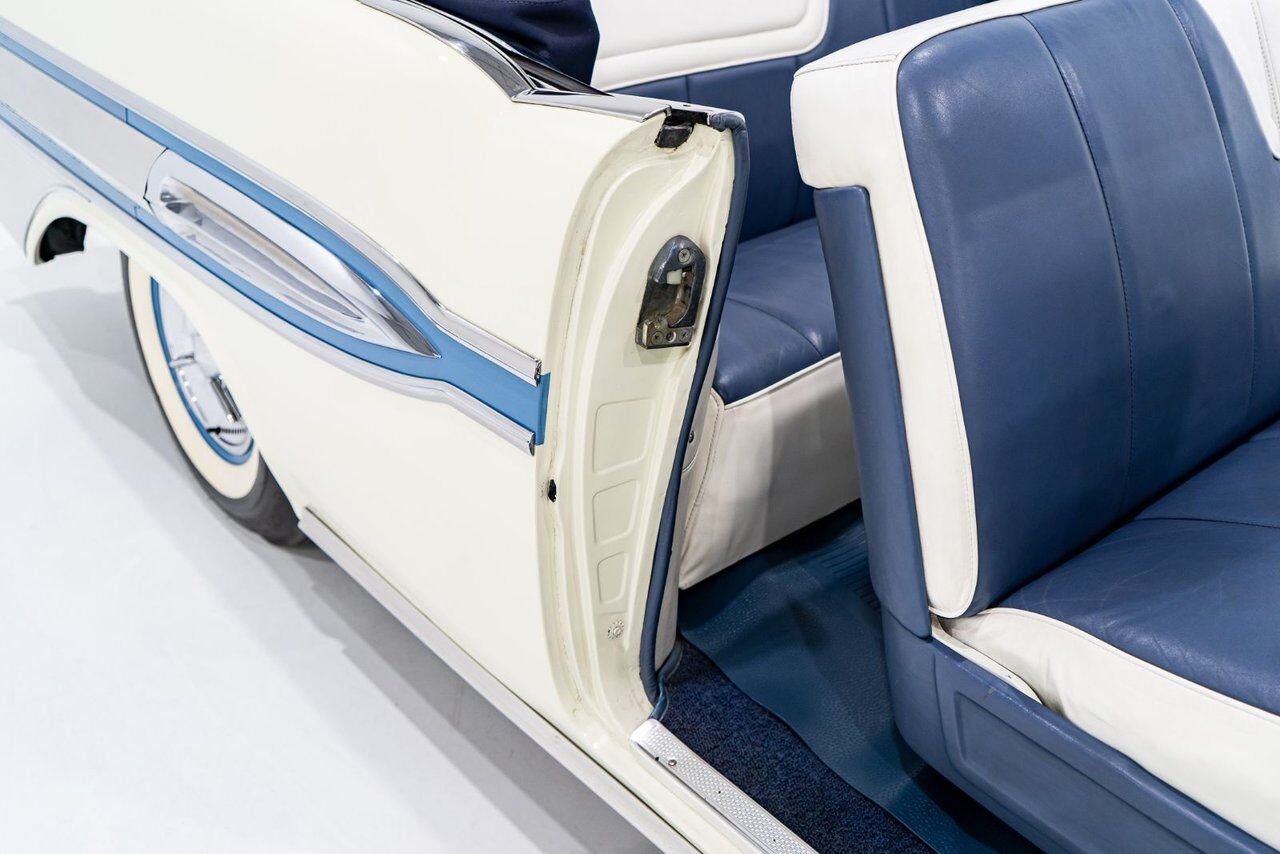 Pontiac Bonneville *PRICE IN USD* Fuel injected 347/315HP 1 of 630 produced 1957 Blanc Montréal - photo #89