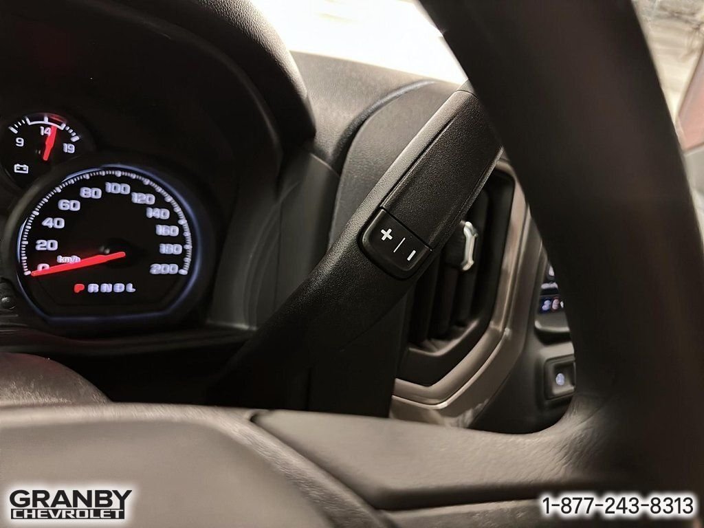 CHEVROLET Silverado 1500 K1500 SILVERADO CREW CAB CUSTOM STD/BOX (1CX) | E26-0983 2026 NOIR Granby - photo #16