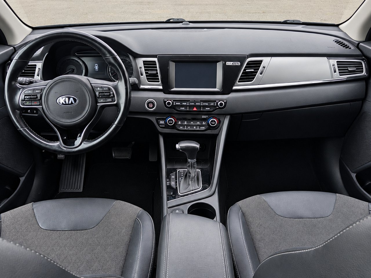 2019 Kia Niro Plug-in Hybrid Black Granby - photo #13