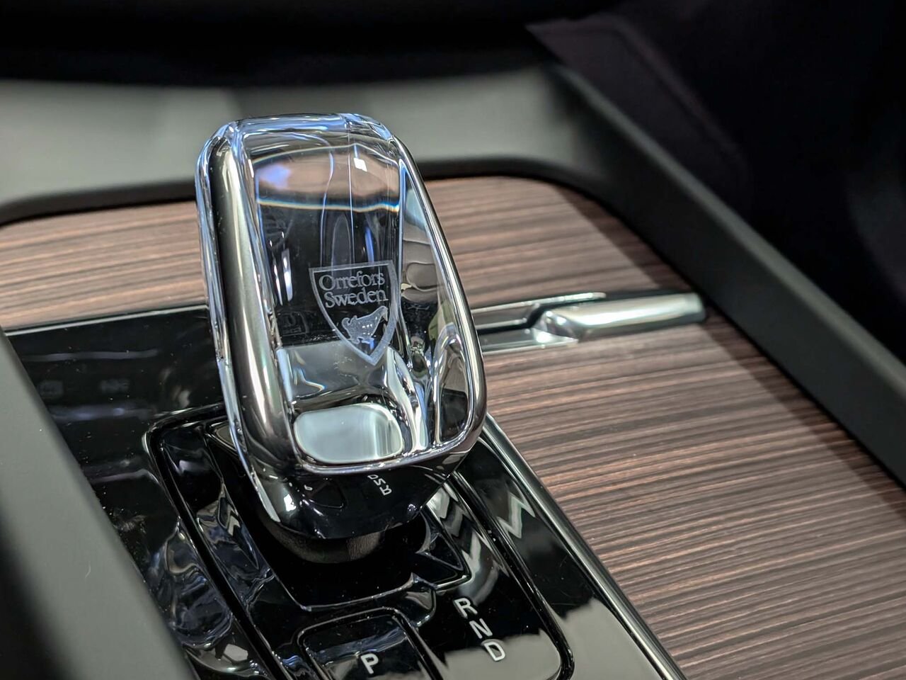 VOLVO XC60 Ultimate Bright Theme AWD Toit Pano Sièges Chauffants 2023 Gris Sherbrooke - photo #20