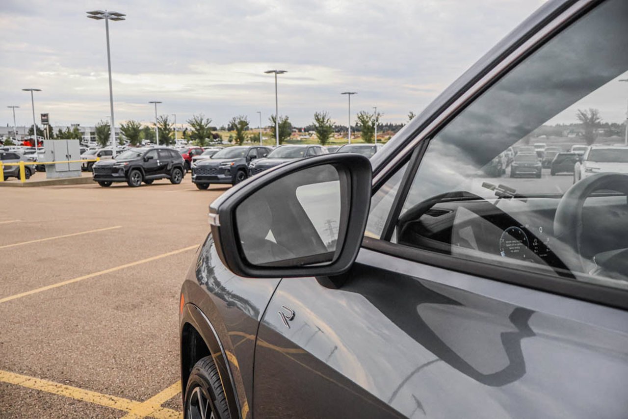 2026 Volkswagen Tiguan Highline Turbo R-Line 4MOTION Grey Sherwood Park - photo #13