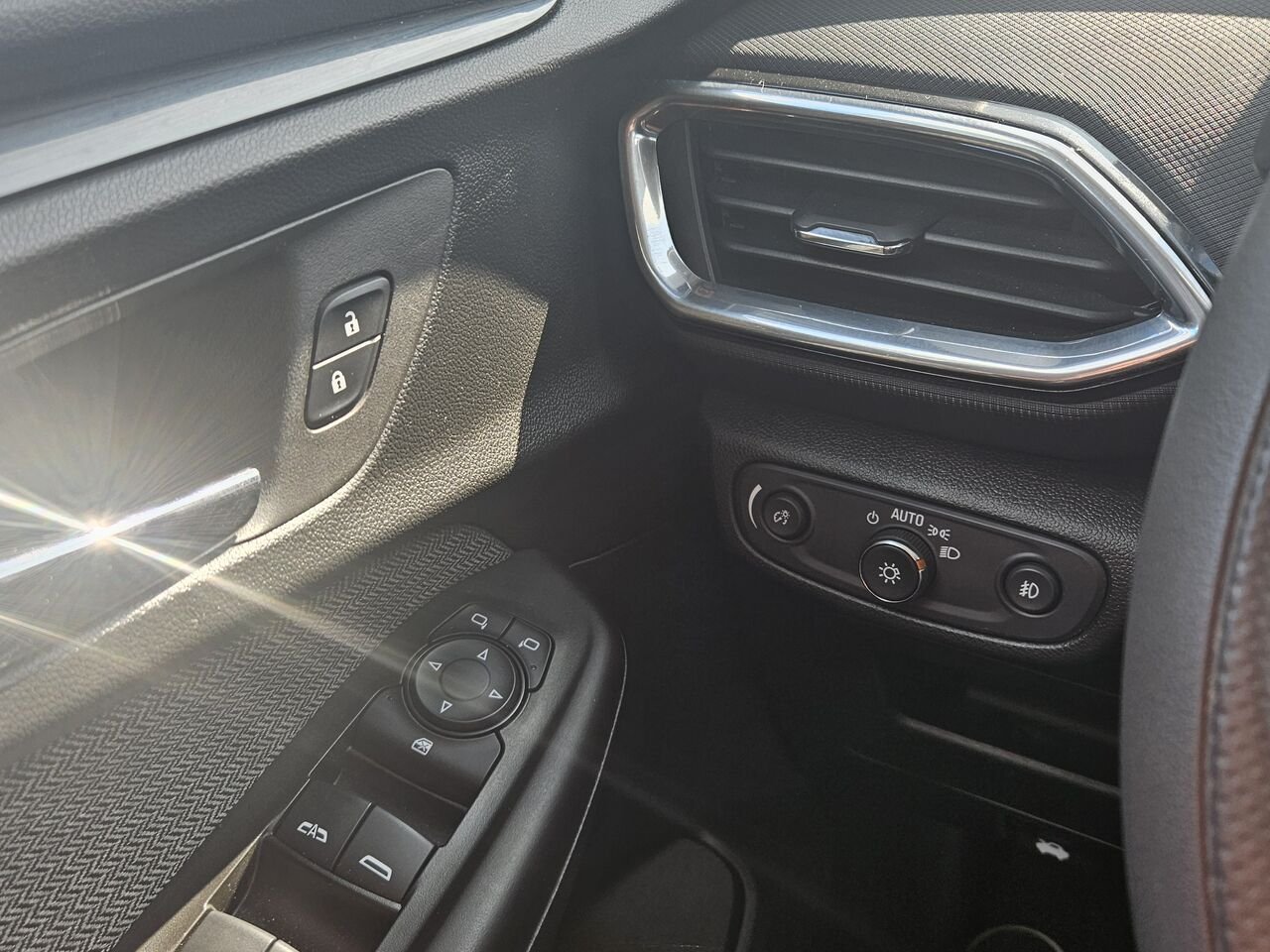 2023 Chevrolet Trailblazer Traction intégrale, 4 portes LT White Thetford Mines - photo #13