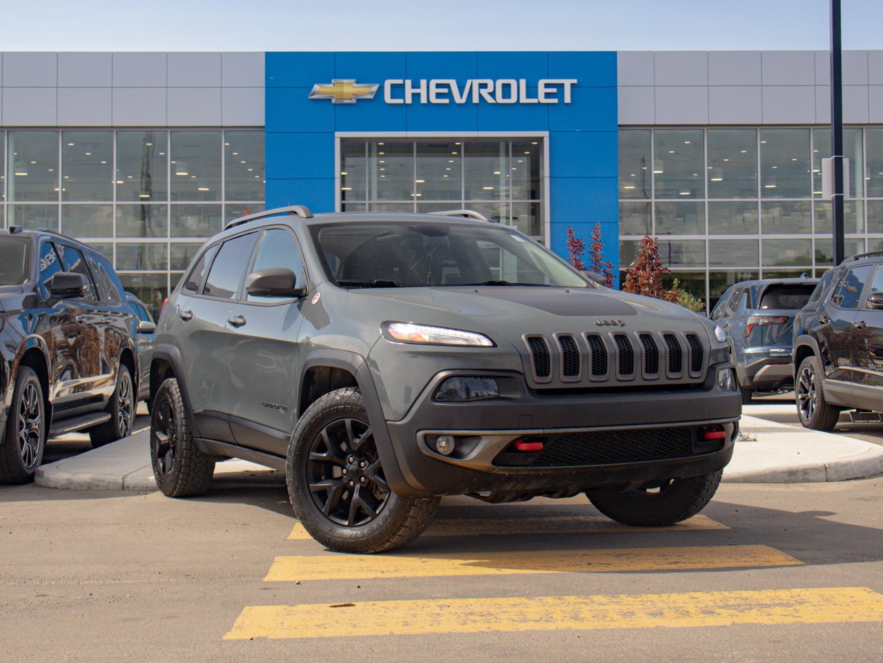 2015 Jeep Cherokee 4WD 4dr Trailhawk gray Sherwood Park - photo #1
