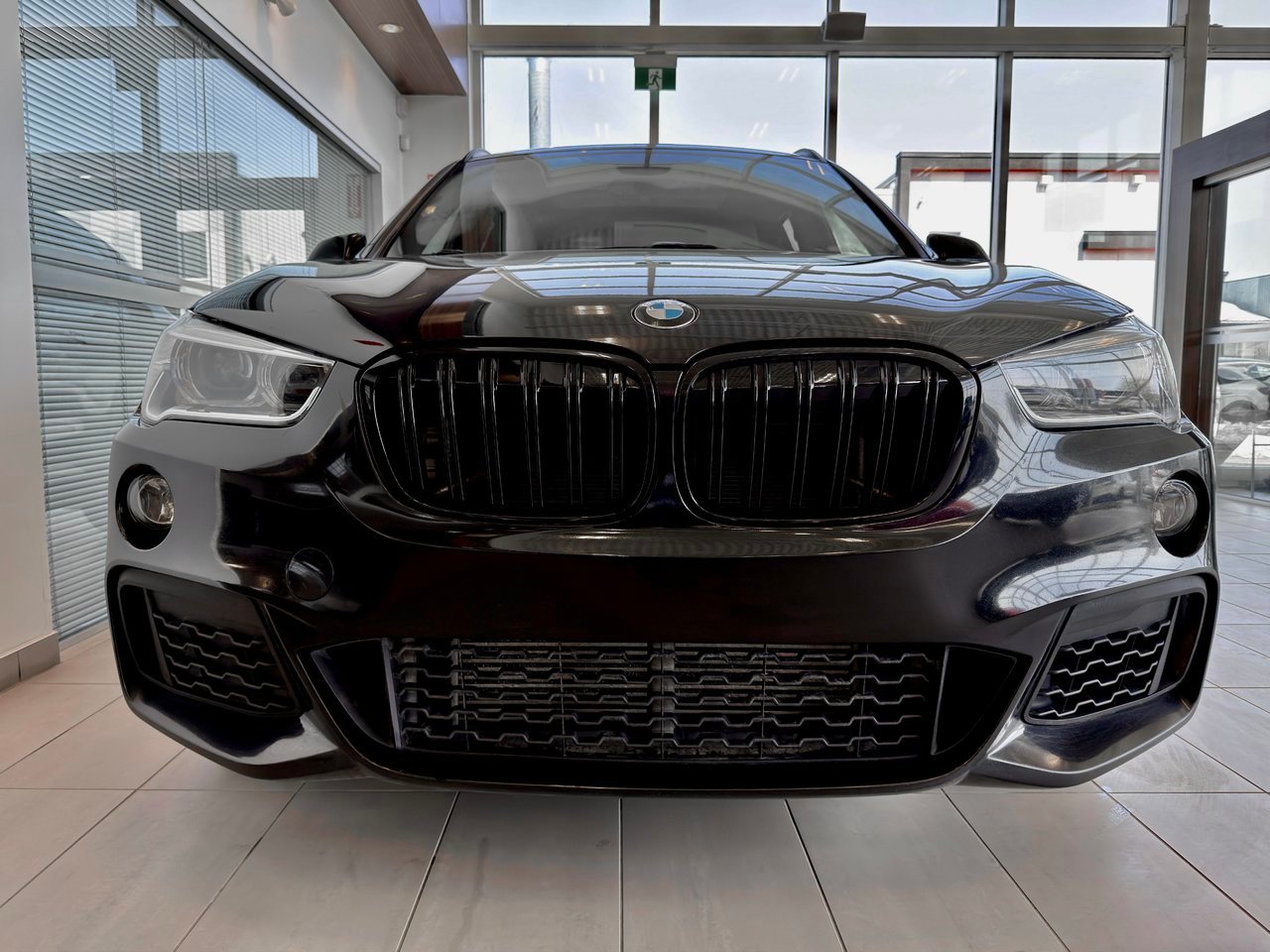 2017 BMW X1 Black Notre-Dame-des-Prairies - photo #4
