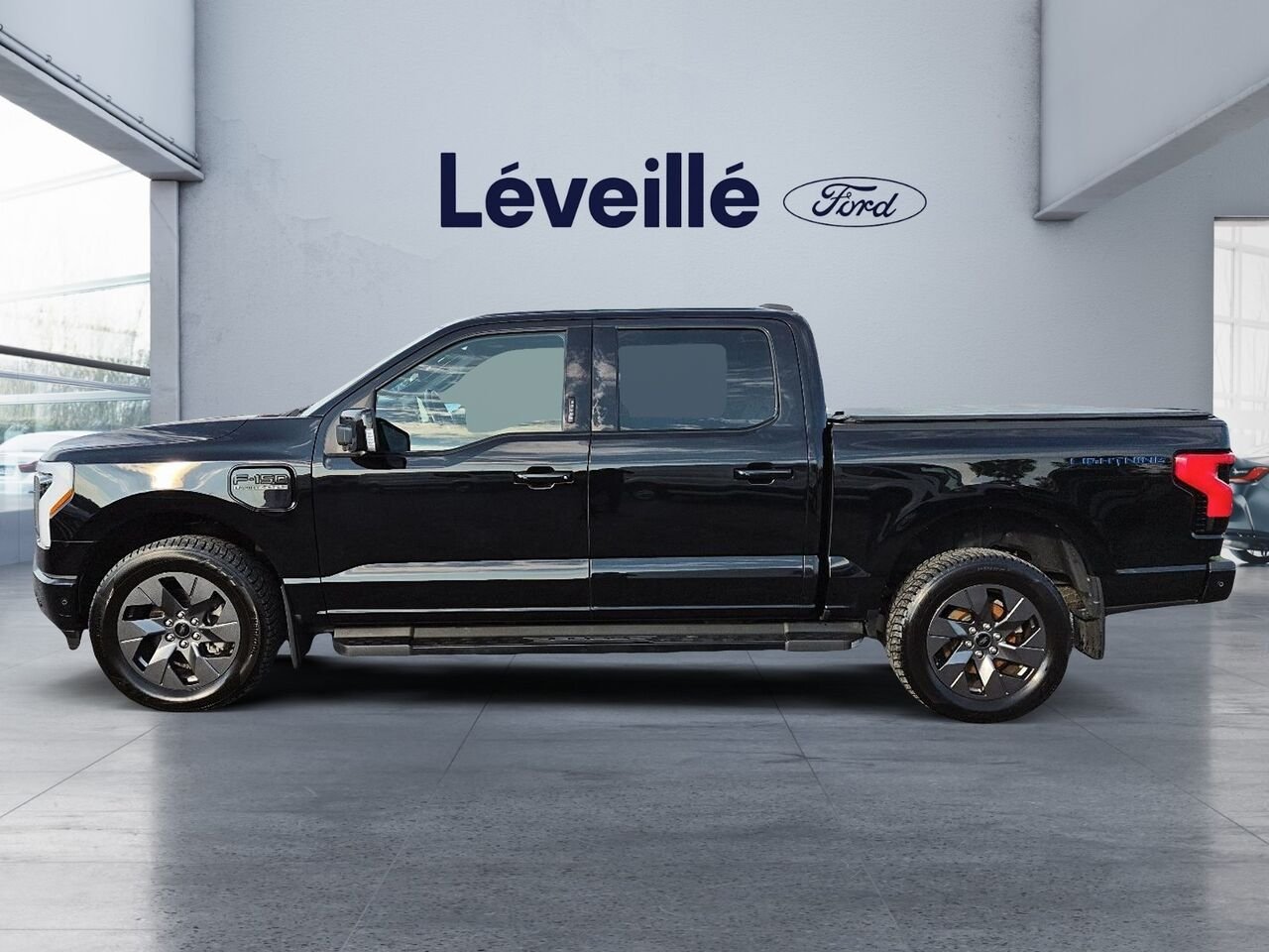 2022 Ford F-150 Lightning Black Saint-Jérôme - photo #4