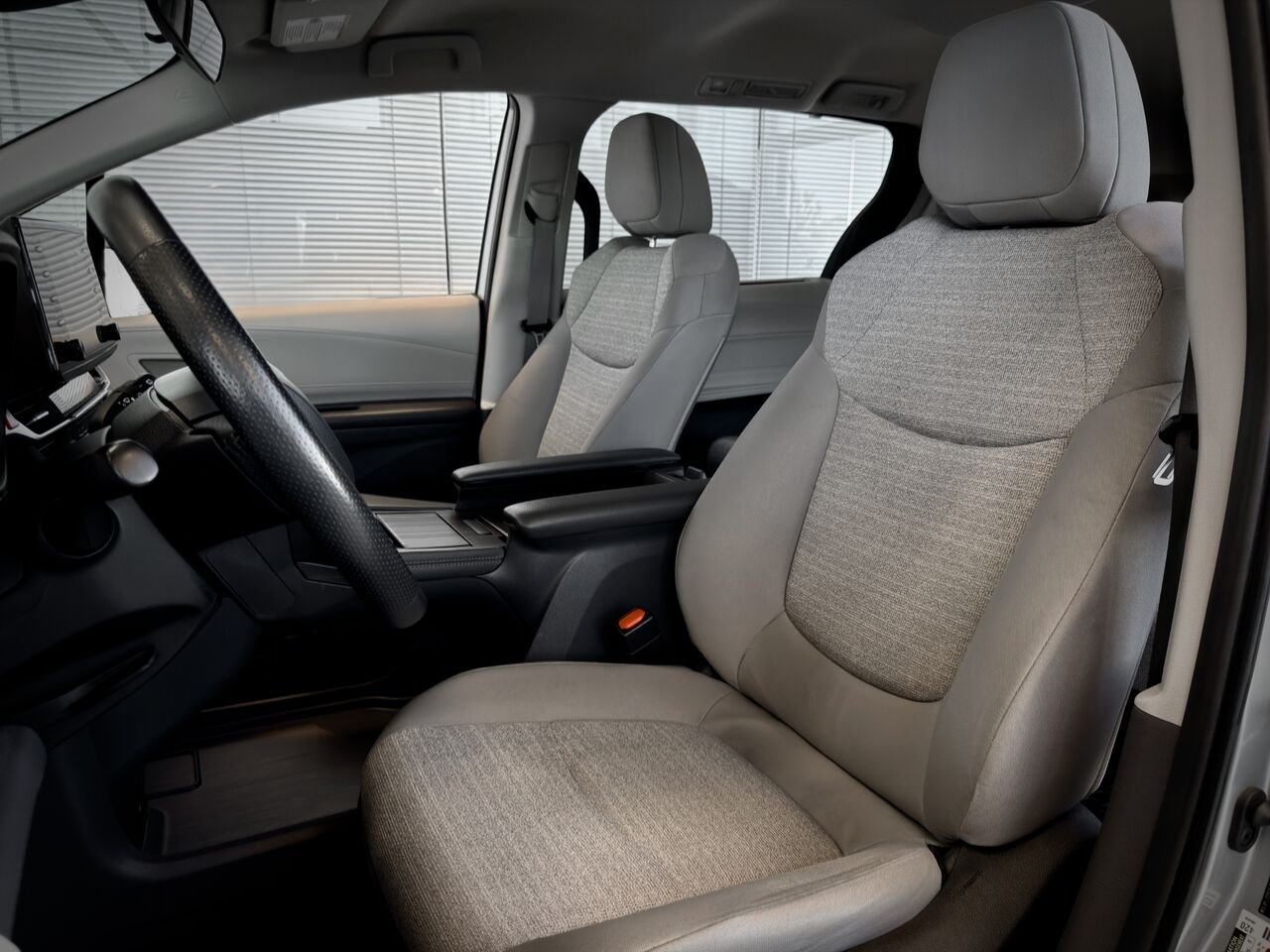 2022 Toyota Sienna Silver Notre-Dame-des-Prairies - photo #17