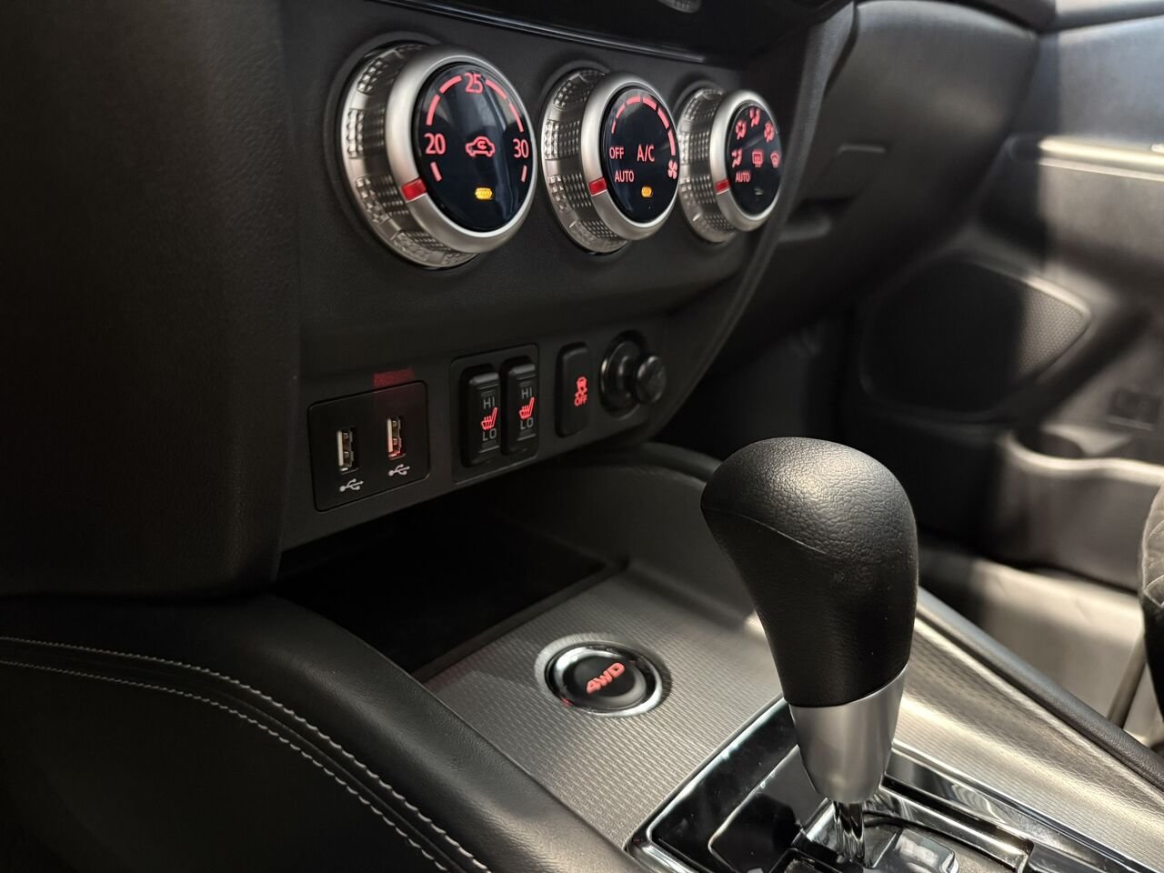 2024 Mitsubishi RVR White Rouyn-Noranda - photo #9