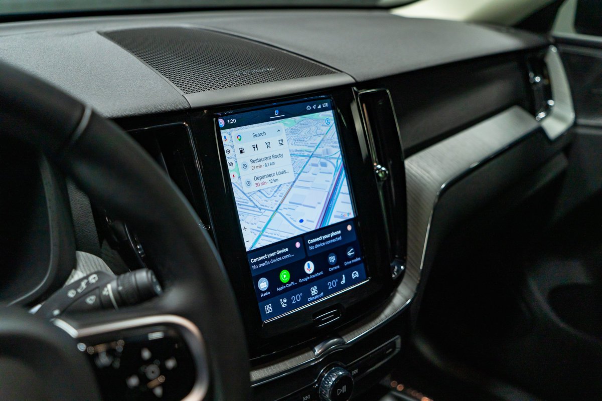 Volvo XC60 B5 PLUS DARK CLIMAT HARMAN KARDON 2025 Noir Montréal - photo #7