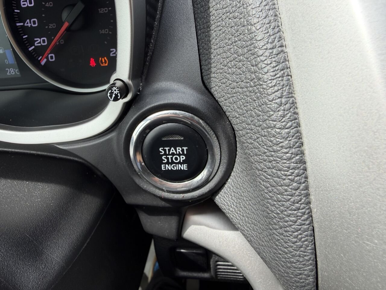 2023 Mitsubishi Eclipse Cross White Thetford Mines - photo #21