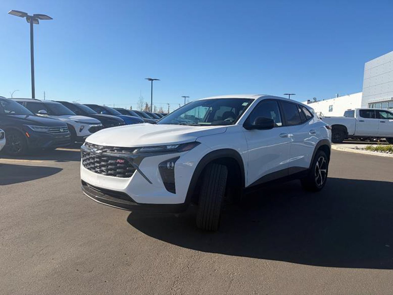2025 Chevrolet Trax FWD 4dr 1RS White Sherwood Park - photo #2