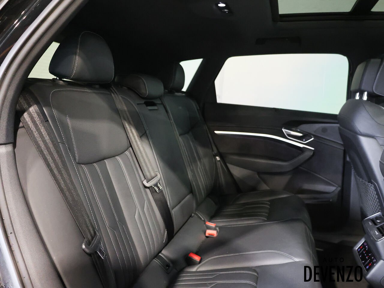 2019 Audi e-tron Black Saint-Eustache - photo #10