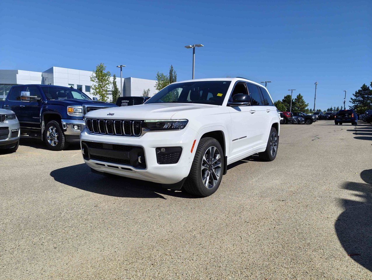 2023 Jeep Grand Cherokee Overland 4x4 White Sherwood Park - photo #3