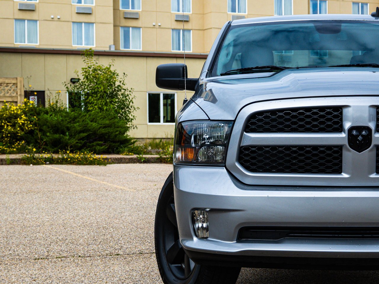 2021 Ram 1500 Classic Express 4x4 Crew Cab 5'7 Box Grey Sherwood Park - photo #5
