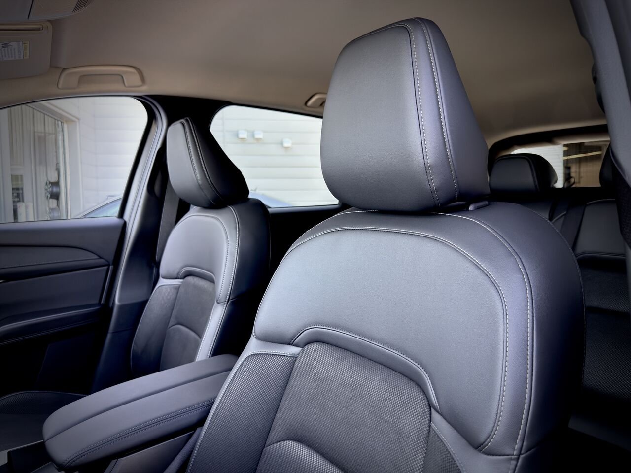 2026 MAZDA CX-5 Soul Red Crystal Metallic Notre-Dame-des-Prairies - photo #13