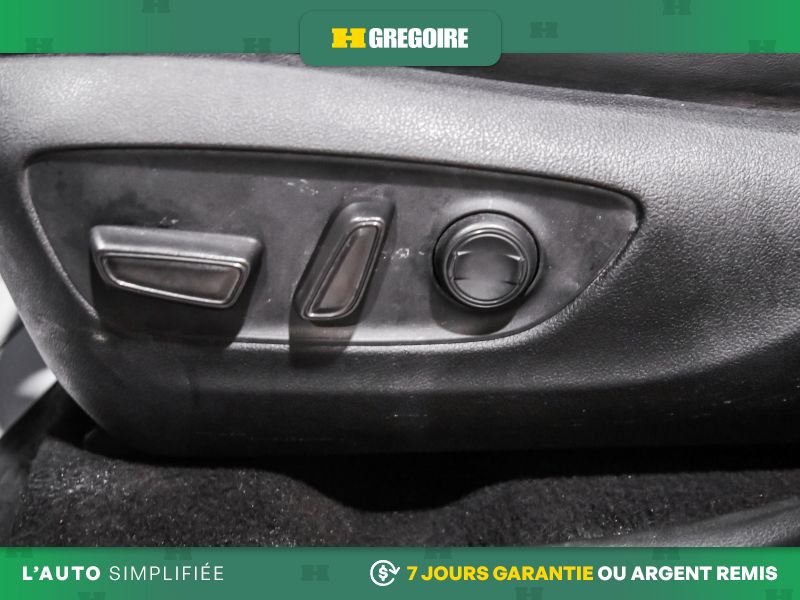 Toyota Rav 4 820182 | Trail AWD AUTO A/C CUIR TOIT NAV MAGS CAM BLUETOOT 2023 Rouge Laval - photo #15
