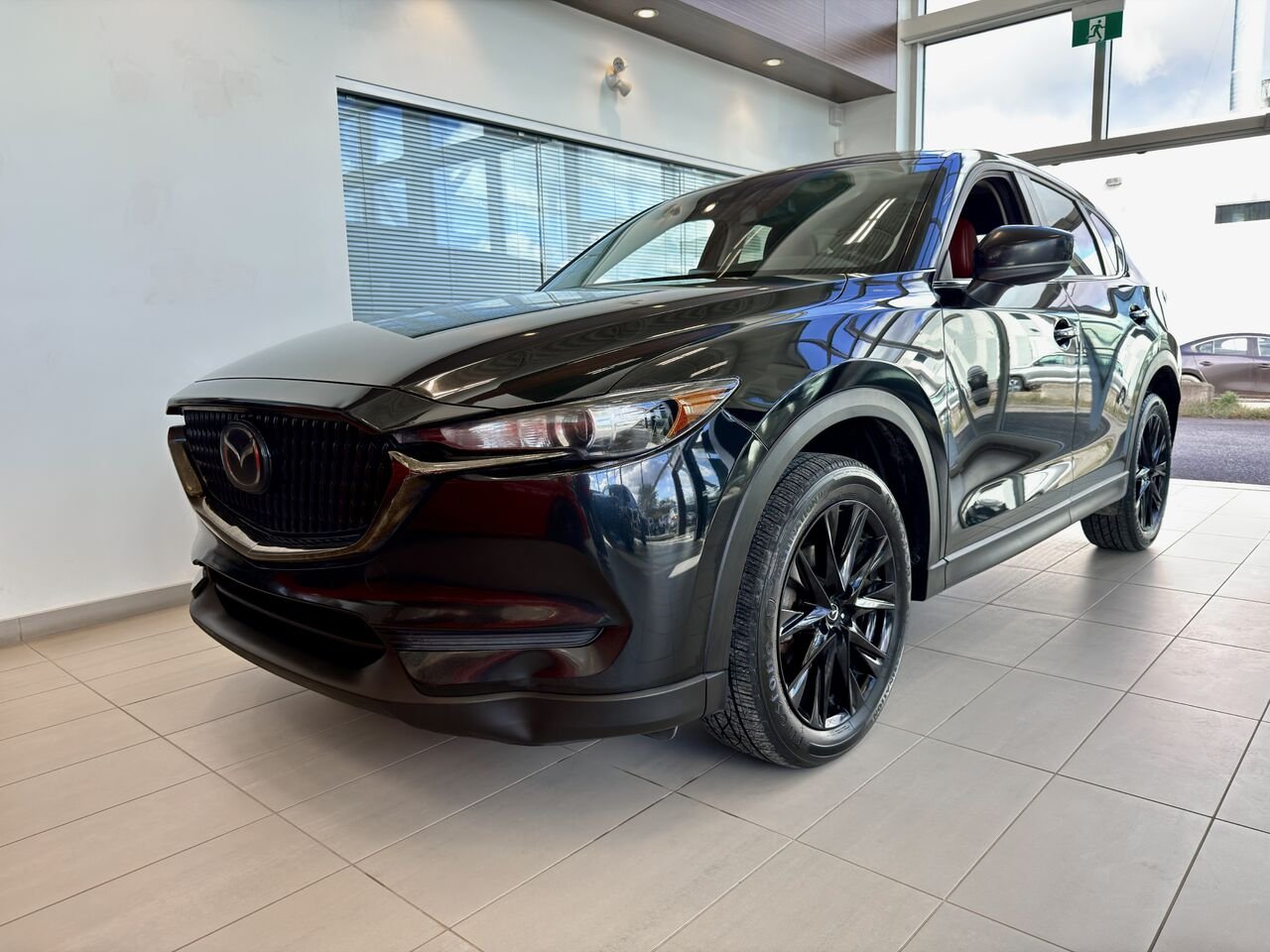 2021 Mazda CX-5 Black Notre-Dame-des-Prairies - photo #1