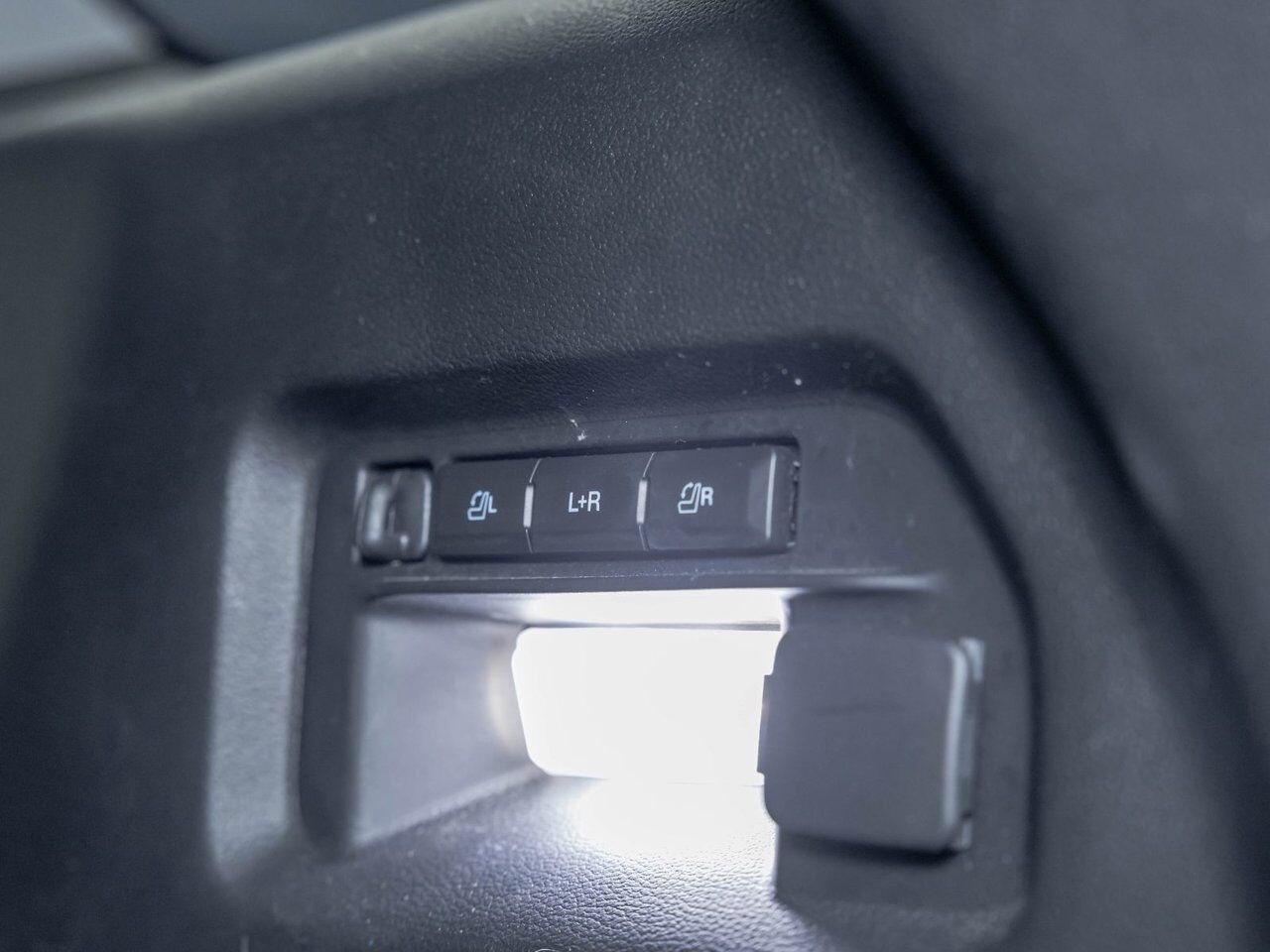 Ford Explorer LIMITED 4WD *TOIT* CUIR *CAM 360* B&O *SIEGES VENT 2023 Gris Saint-Jérôme - photo #34