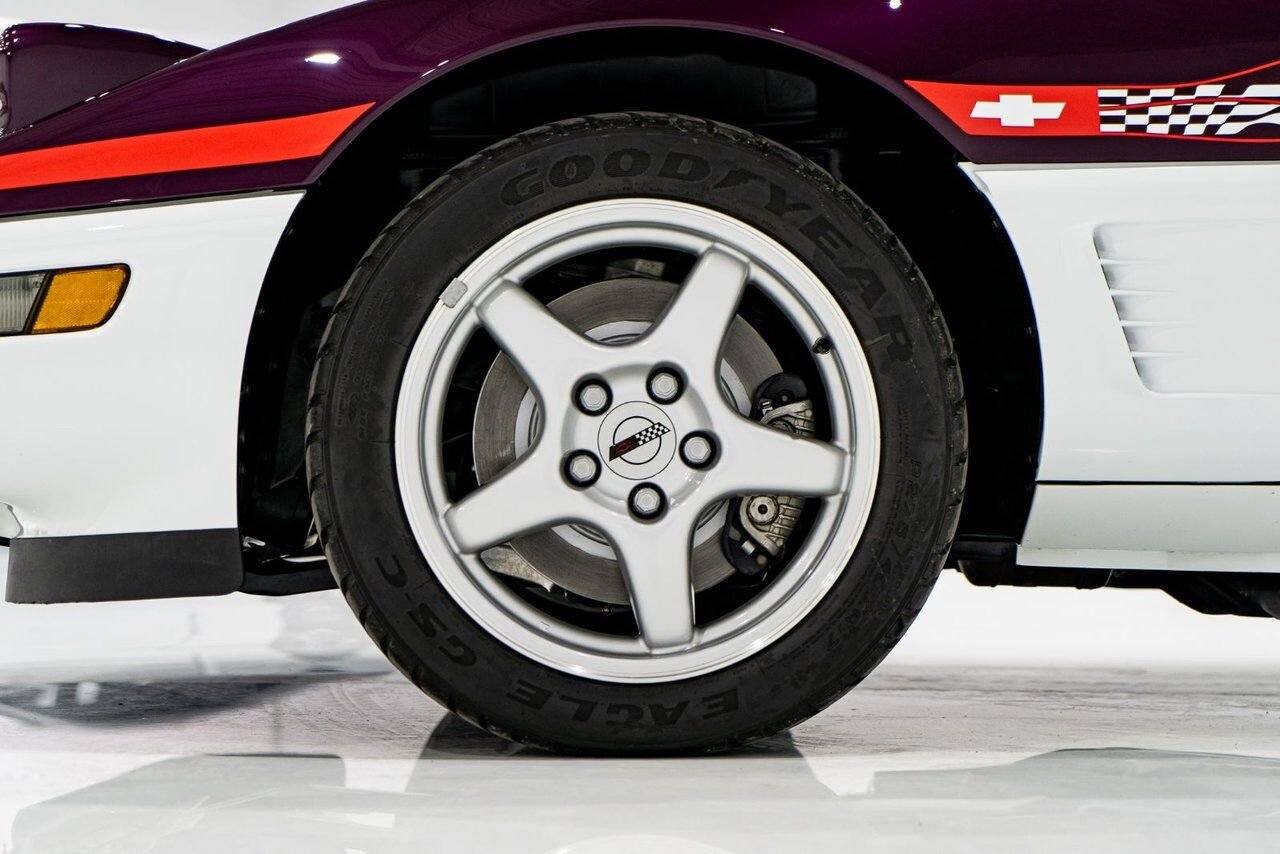 1995 Chevrolet Corvette *PRIX EN USD* RPO Z4Z PACE CAR PRESENTED IN DELIVERY PACKAGING WITH ONLY 192MILES (307KM) FROM NEW White Montreal - photo #90